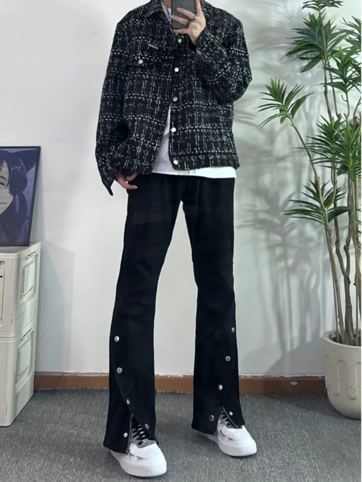 

Мужские джинсы American High Street Bla: брюки с эффектом высокого качества, с маленькими дизайнерскими пуговицами, разрезами и микро-клешем