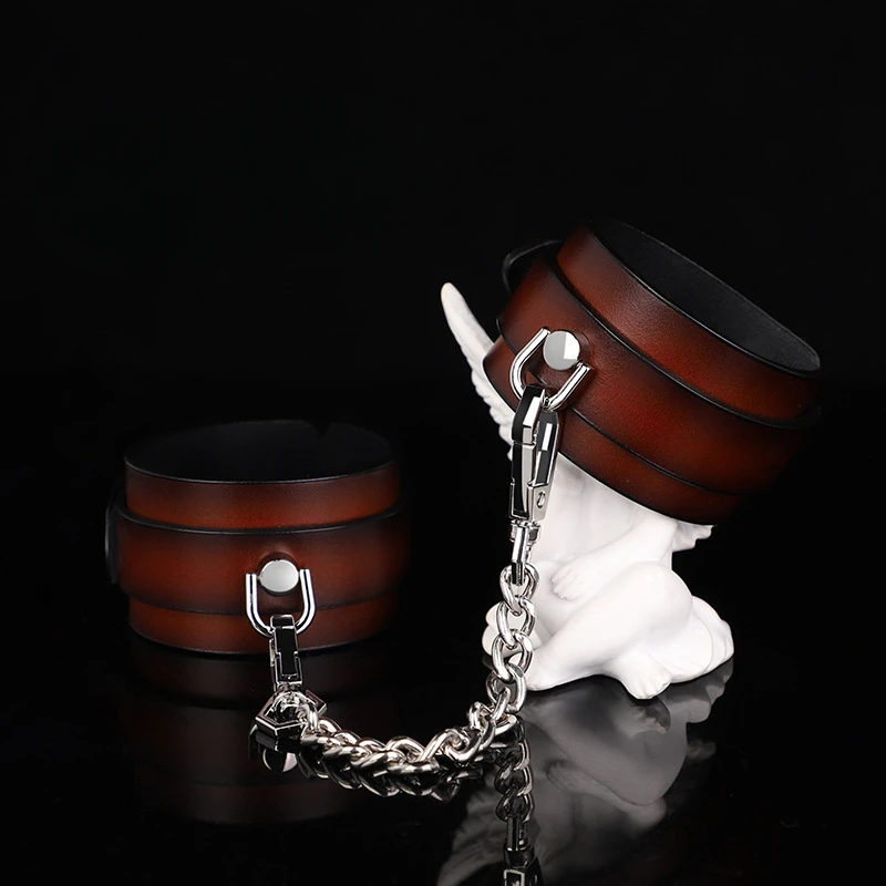 High-end sm props horseshoe buckle leather handcuffs sex training leather handcuffs anklets alternative adult sex toys.