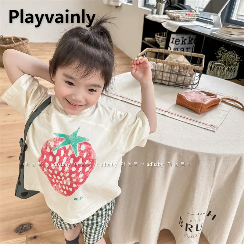 

Новинка 2023 года, летняя повседневная свободная футболка для мальчиков и девочек, милые топы с v-образным вырезом и короткими рукавами с клубничным принтом, детская одежда, футболки A23252