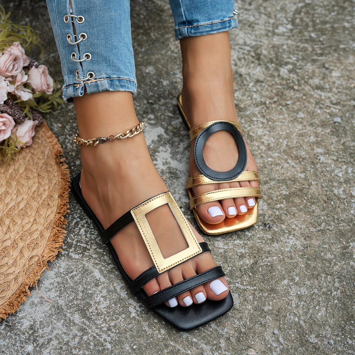 2026 Damen Sommer Neue Outdoor Rutschfeste und Verschleißfeste Freizeitpantoffeln Große Größen Modische Farbblock-Sandalen – Detail 3