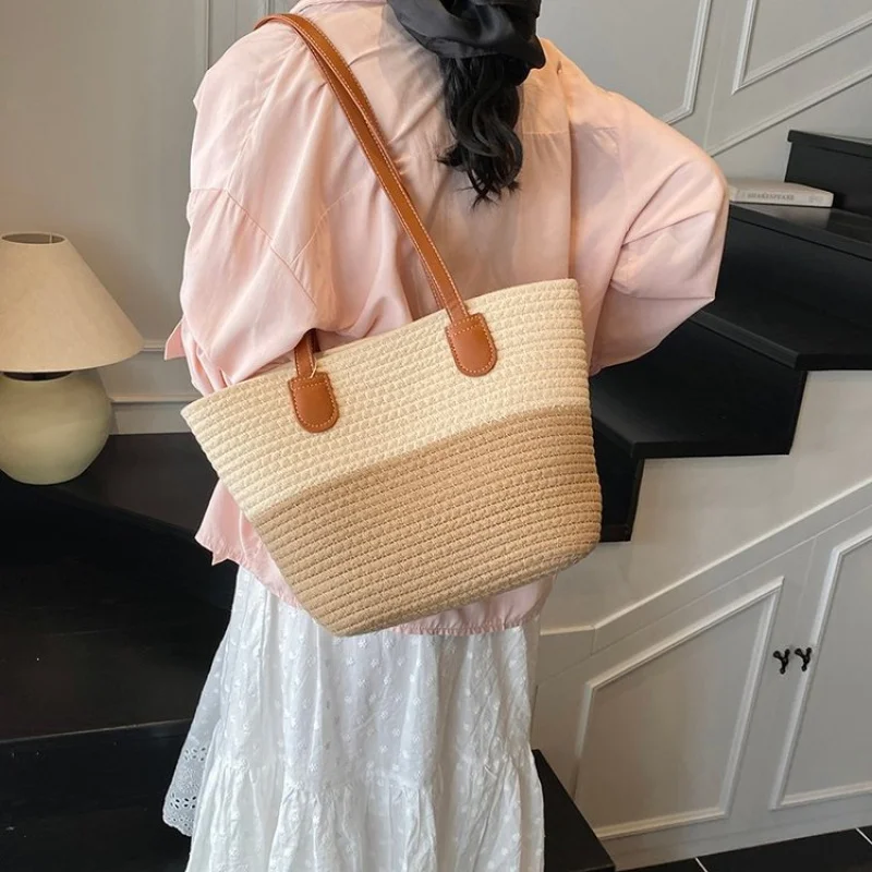 

Luxury Women's Messenger Bag With Minimalist Unique Letter Logo Design For Trendy Casual Outfits And Large Capacity
