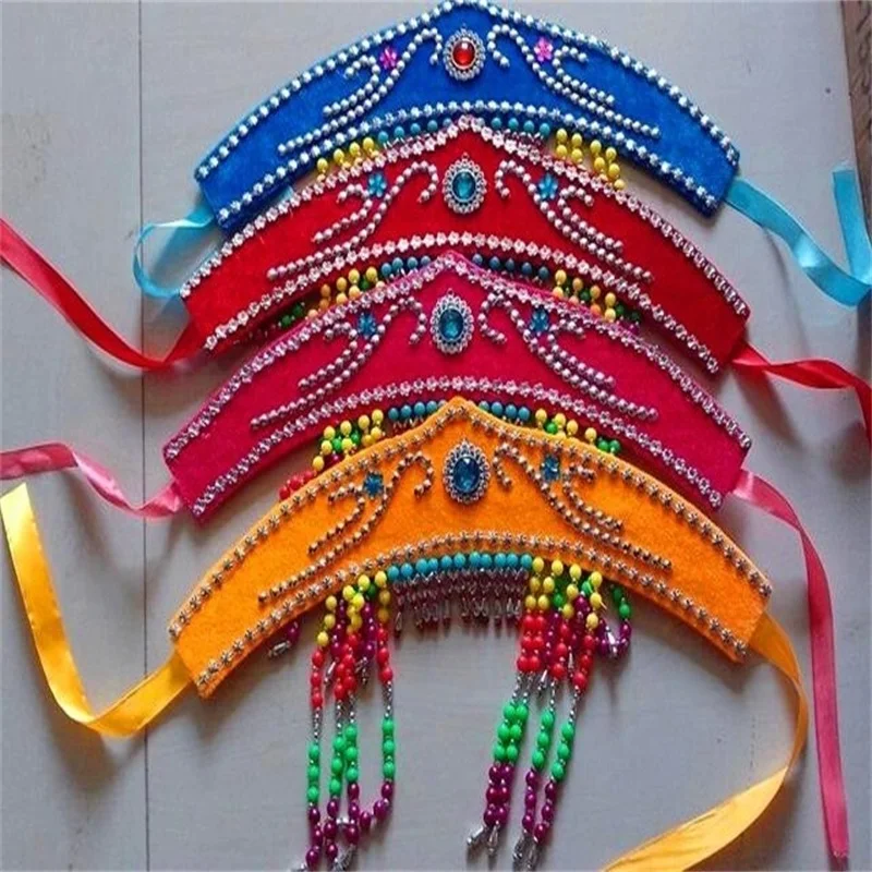 Russian folk dance costumes foreign costumes adorn the European Court dress princess headdress Mongolian headdress