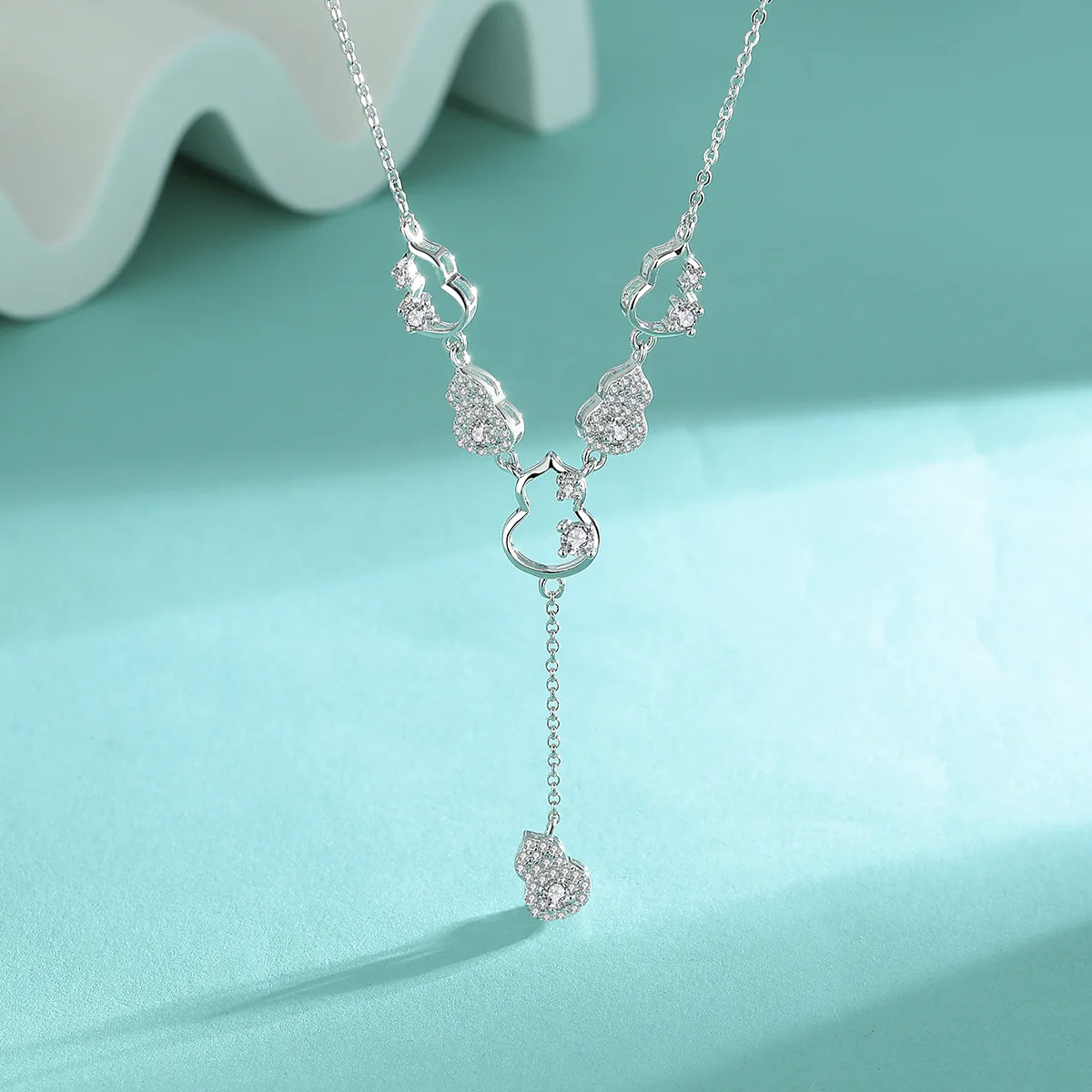 

18k White Gold Tassel Gourd Pendant Girls Necklace High-end Design Niche Light Luxury Platinum Pt950 Clavicle Chain Fine Jewelry