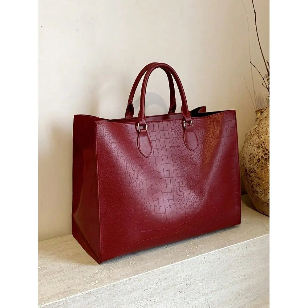 Burgundy Vintage HighQuality Tote Bag, New Autumn Winter Fashion AllMatch Large Capacity Solid Color Crocodile Grain Handbag, S