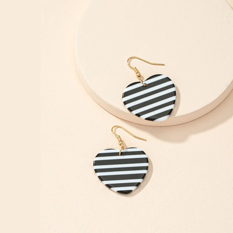 

Faionable Bla Heart Pendent Earrings New Arrival Exaggerated Vintage Sle Korean Japanese Trendy Jewelry Accories