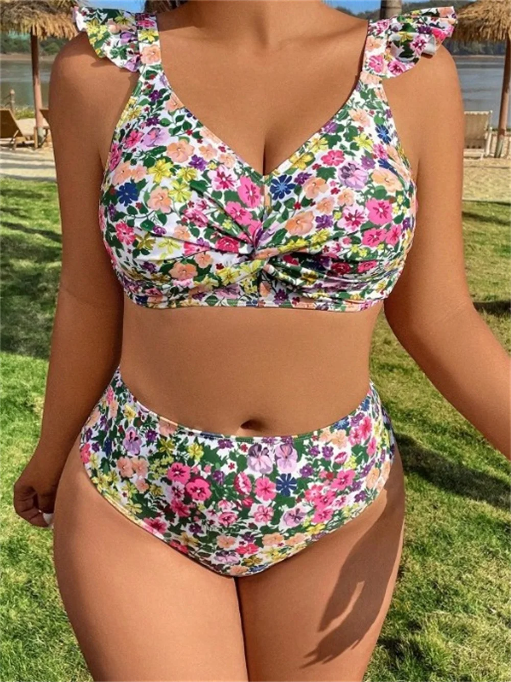 

2024 new women's fashion sexy beach beach resort hot spring swimsuit large size digital print high waist sexy two-piece bikini