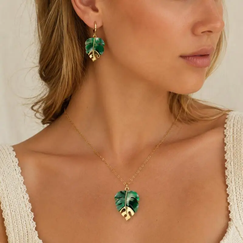 3Pcs Monstera Leaf Jewelry Set Green Tropical Pendant Necklace & Drop Earrings Boho Vacation Party Gift