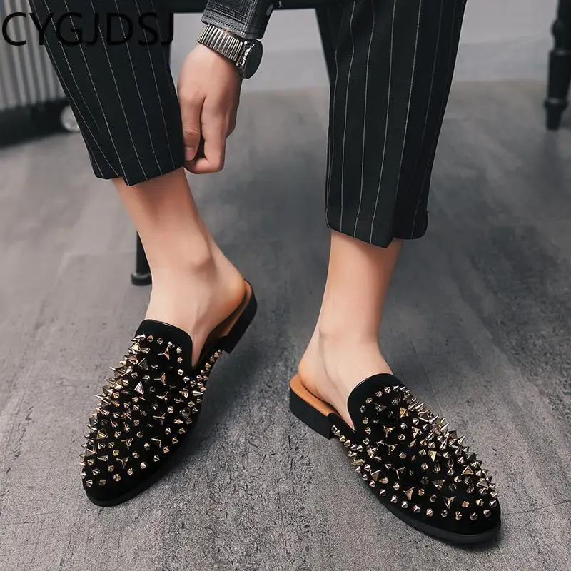 

Casuales Mules Slippers Luxury Designer Summer Slippers Rivet Half Shoes for Men Slippers Men Luxury Summer Shoes Men Chaussures