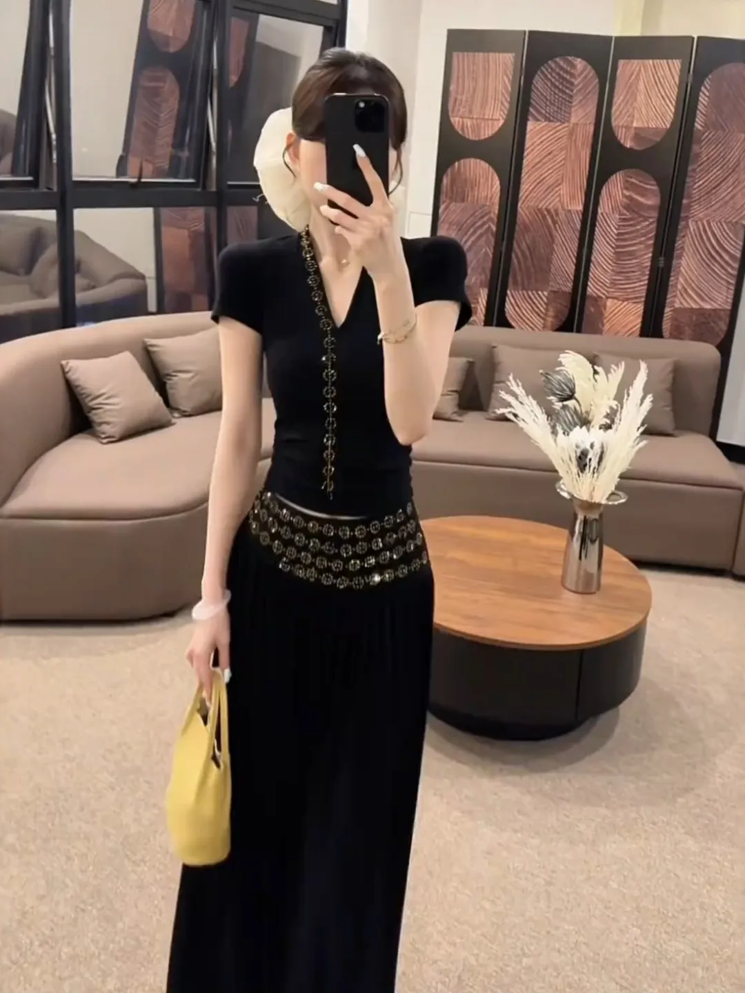 

V-Neck Rhinestone Set Women's Summer Slimming Short Sleeve High Waist Half Skirt Two-Piece Suit Fashionable Ensemble