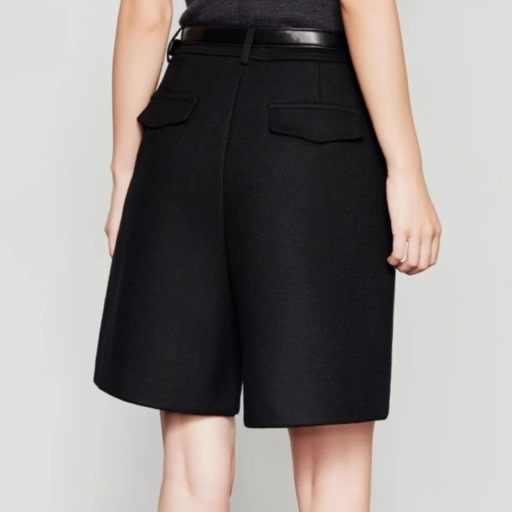 กางเกงขายาวทรงหลวมสีดำแต่งกระเป๋าสไตล์มินิมอล เอวสูง สำหรับผู้หญิง แบรนด์ TWOTWINSTYLE รุ่นใหม่ล่าสุดสำหรับฤดูร้อน