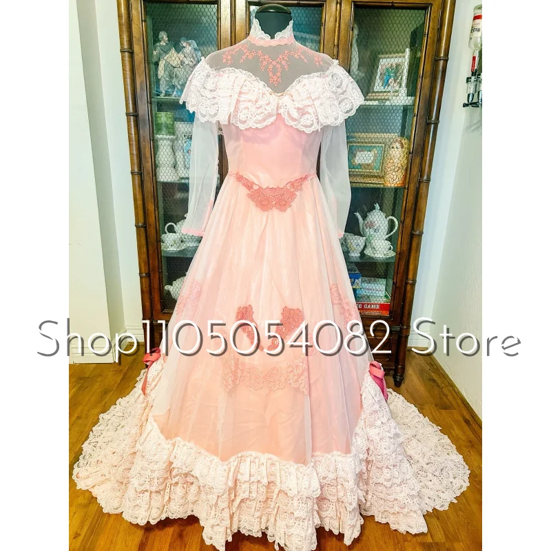 تخصيص القرن الثامن عشر الوردي خمر فساتين الزفاف الفيكتوري عالية الرقبة الدانتيل الكشكشة ألف خط مطوي زي العرائس فستان #1