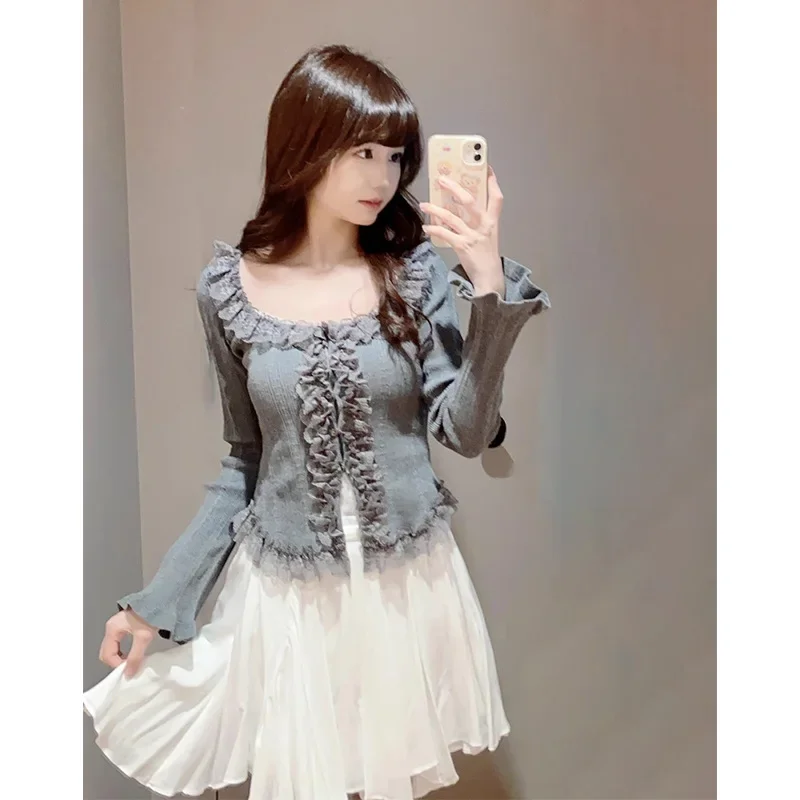 

2025 early spring Japanese fungus-edged lace spliced U-neck knitted top