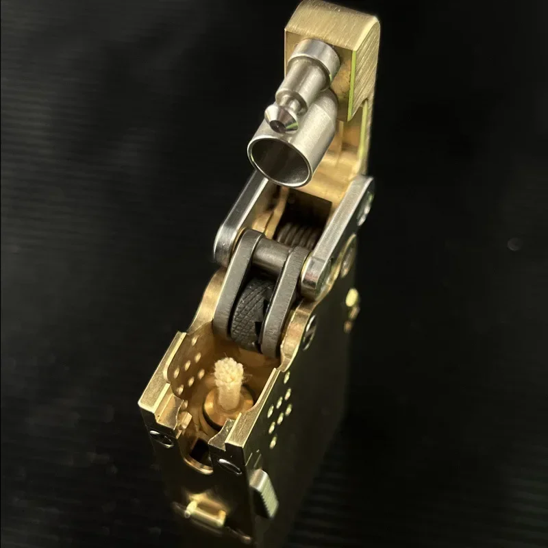 Handmade Brass Mechanical Automatic Ignition Gasoline Lighter And Titanium Alloy Material Gift Box