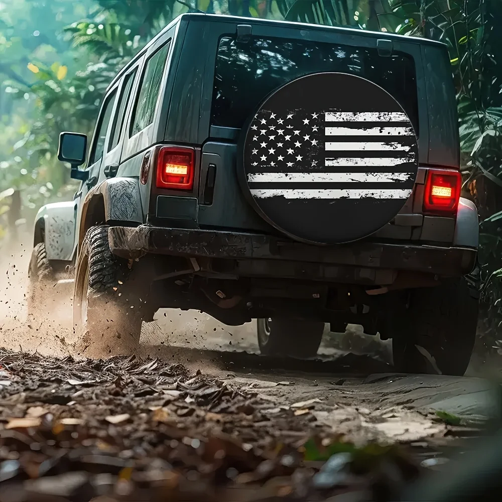 Capa de pneu de carro com bandeira americana patriótica, poliéster adequado, aparência escovada angustiada com design de estrelas e listras, fundo preto, 1 peça