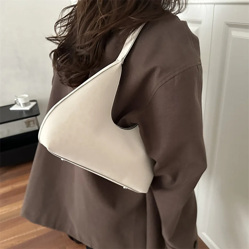 

2025 Fall Winter Underarm Bag, Vintage Shoulder Purse for Women, Minimalist Crossbody Tote, Textured Niche Sling Bag​