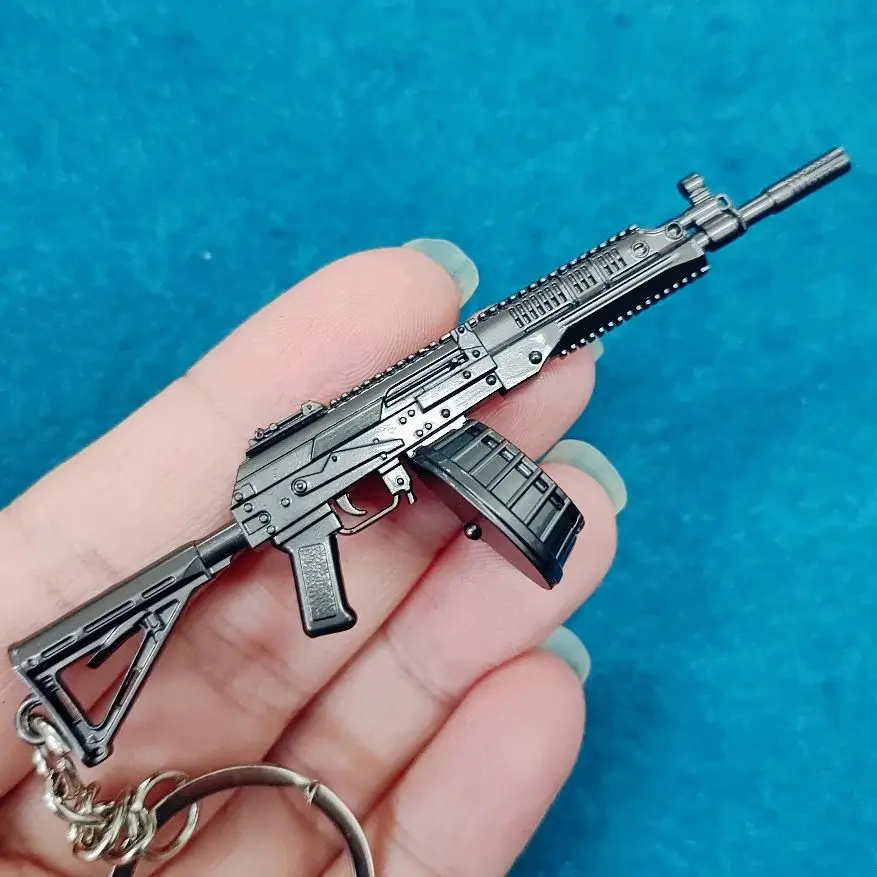 Hot Game Alloy Pistol Model Keychain Jewelry Mini Rifle Gun Toy Craft Bag Pendant for Boys Children Gift