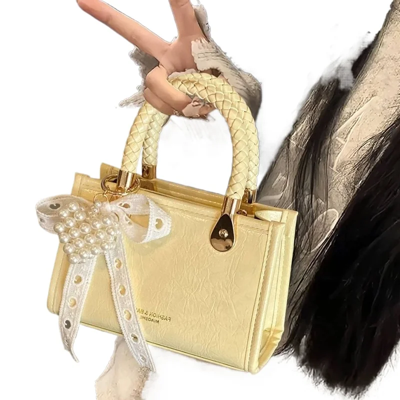 Pure Color Portable Small Bag Women's 2026 New Exquisite Super Fire Light Luxury Niche Noble High Sense Messenger Bag  Handbags