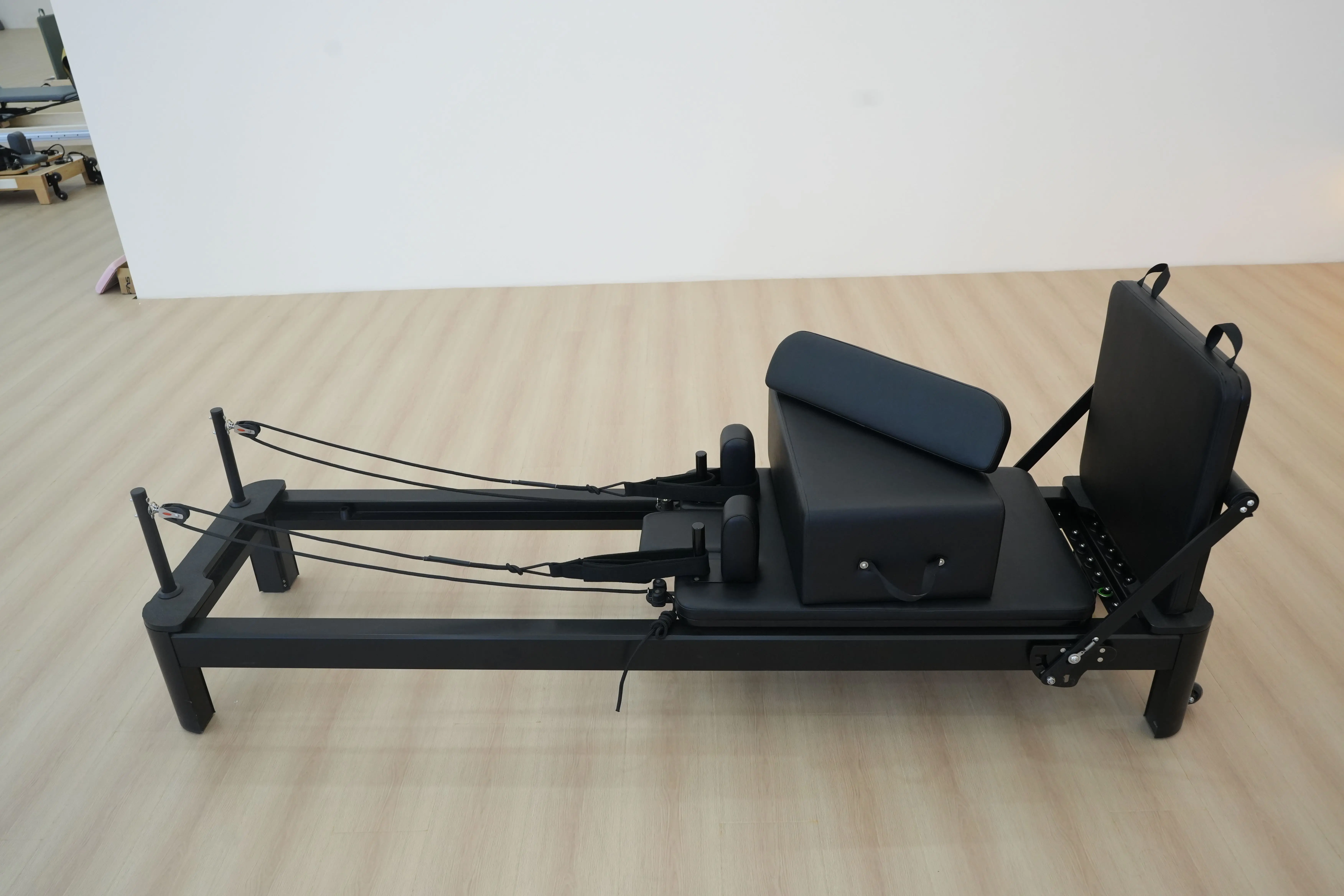 Factory-Produced Aluminum Alloy Body Fitness Equipment Maquina De Pilates Reformer Machine for Sports Studio Use