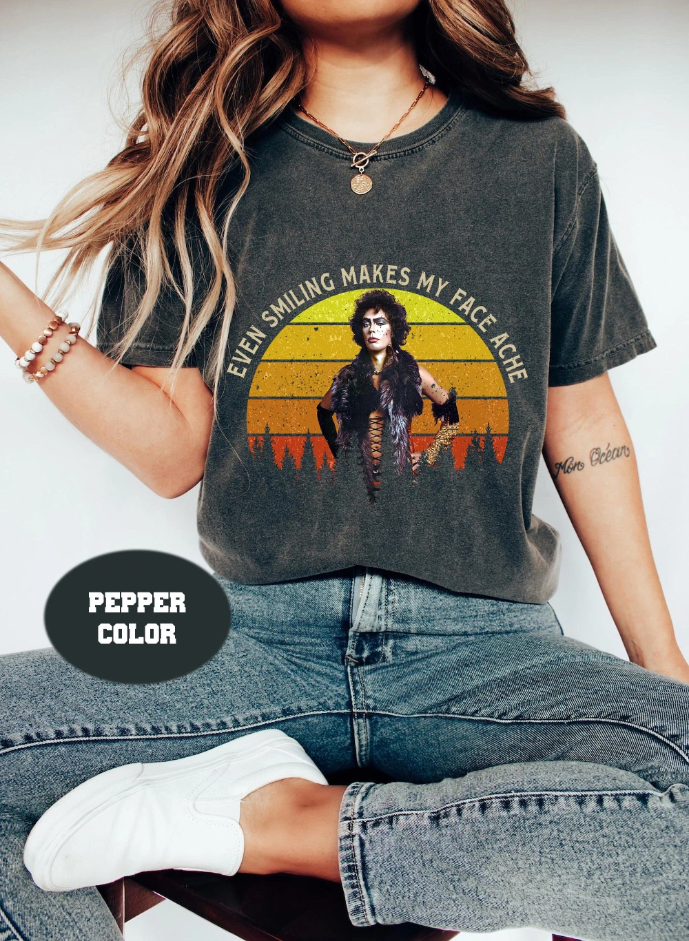 

Футболка Rocky Horror Show с удобным цветом в стиле ретро Frank N. Ford «Even a Smile Hurts My Face»