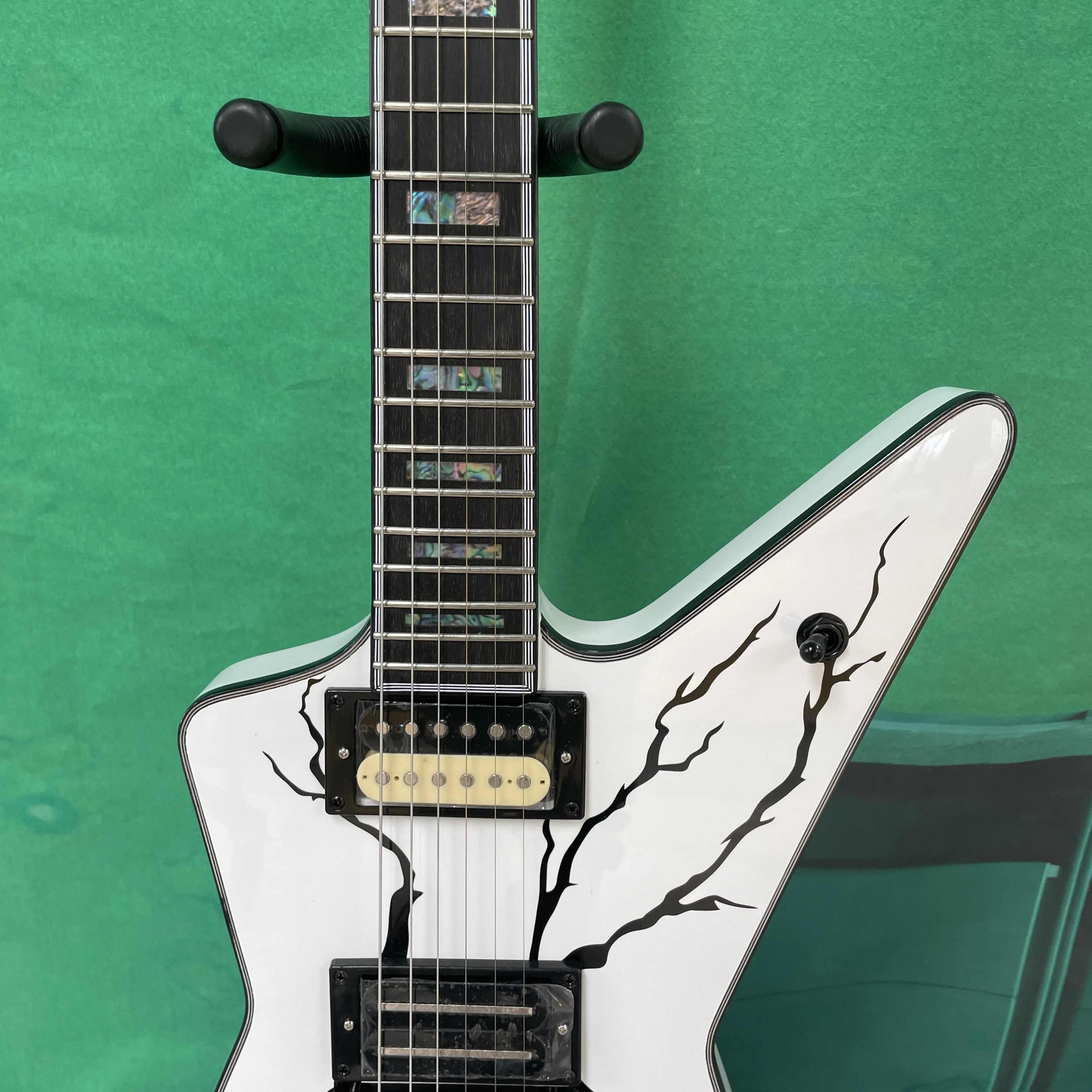 6-string electric guitar, pure white body black crackle finish, rosewood fretboard guitars, performance and collectible guitarra