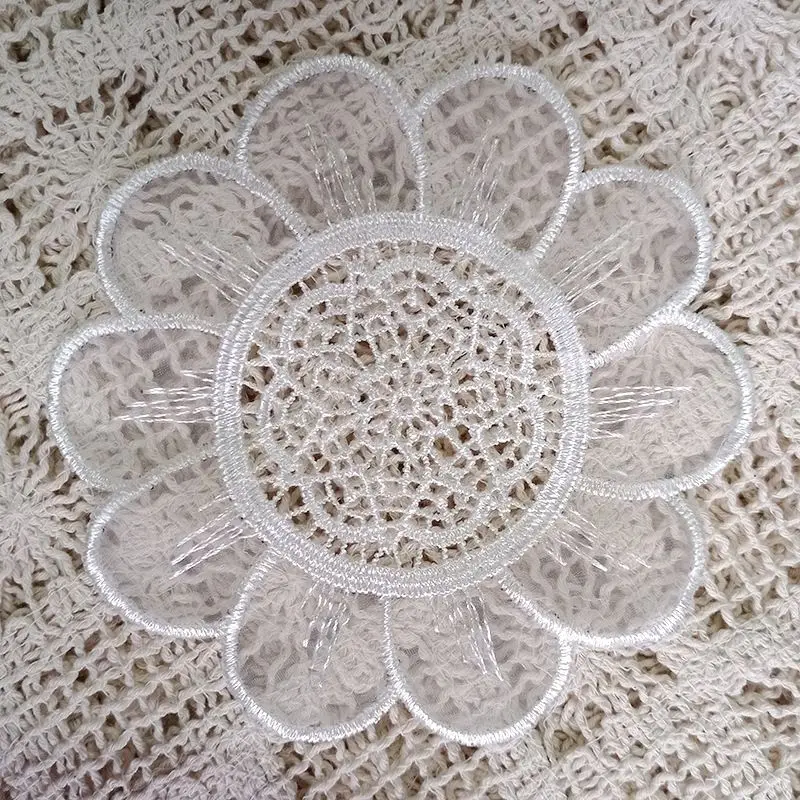 4PCS European Style White Sun Flower Lace Round Embroidery Placemat Vase Pad Coaster Round Handkerchief