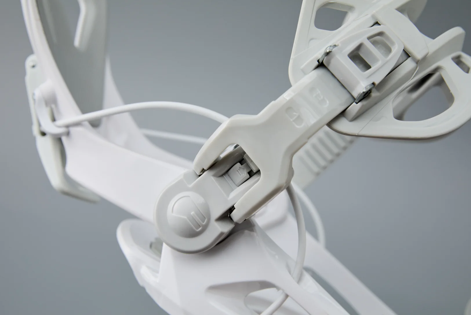 ربطات على الجليد خفيفة الوزن لجميع الجبال للرجال والنساء سريعة الارتداء