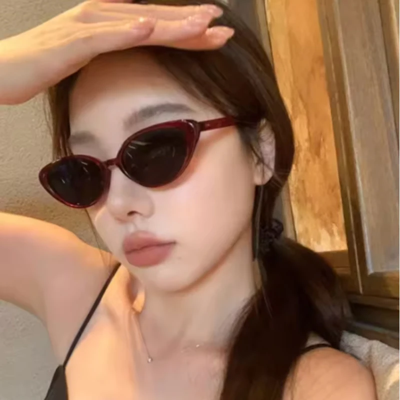 2 stücke Mode Cat Eye Sonnenbrille Frauen Männer Niet Dekoration Kleine Rahmen Sonnenbrille Im Freien Fahren Sonnenschirm Brillen UV400