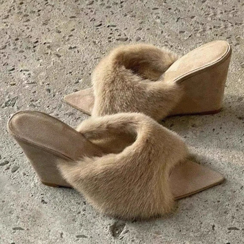 

Women Fur Slippers Wedges Platform Shoes 2025 Trend New Fashion Winter Flip Fliops Sexy Pointed Toe Pumps Woman Slides Zapatos