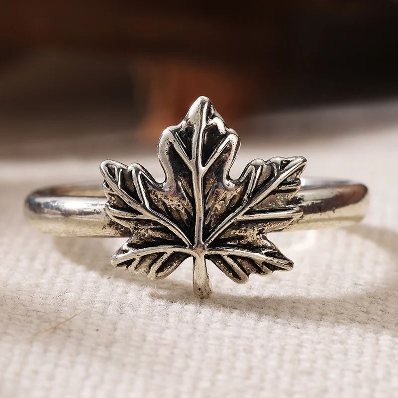 Women's Vintage Minimalist Silver Color Ring Carving Maple Leaf Shaped Metal Ring Daily Commuting and Leisure Travel Jewelry