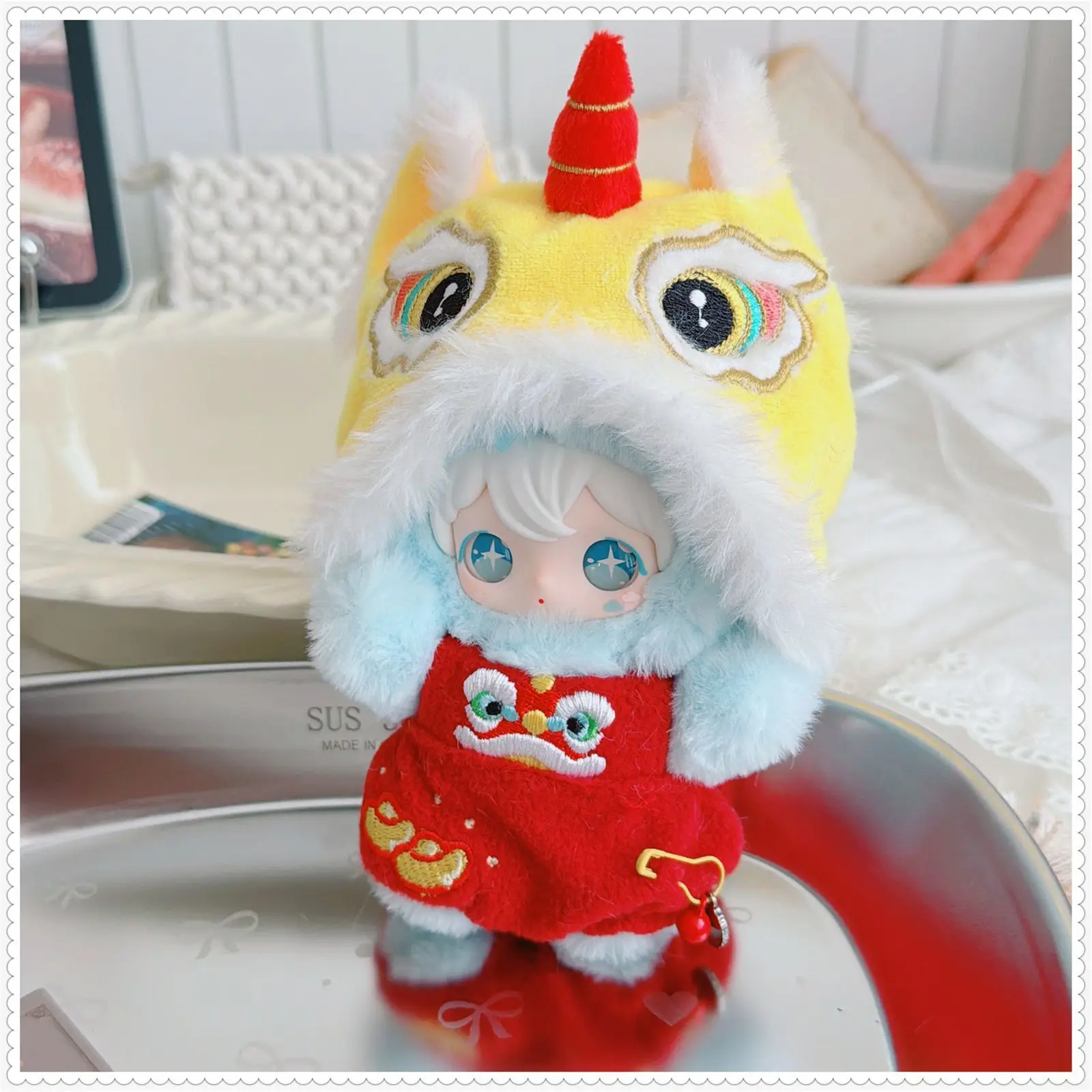 10-15 cm Kawaii Mini Idol Vestiti per bambole Carino Danza Leone Cappello Cappello rosso Sciarpa Set Peluche Vestiti per bambole Accessori Felice Anno Nuovo Decor