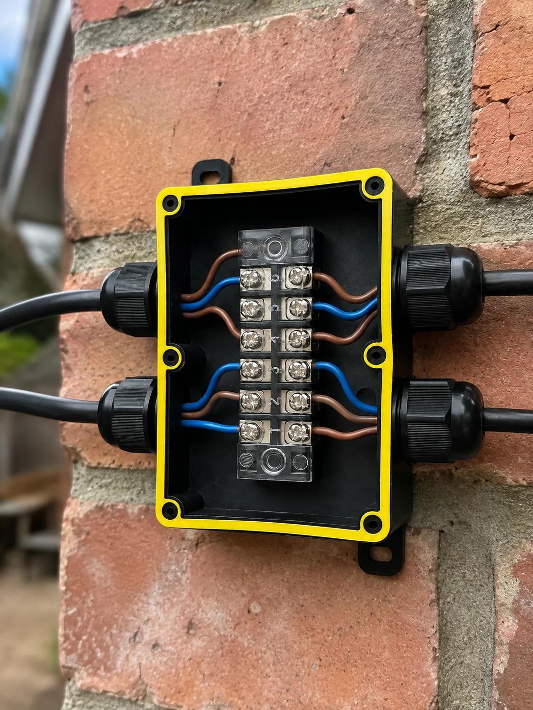IP68 Wasserdichte Anschlussdose für den Außenbereich mit Kabelverschraubung für LED-Gartenbeleuchtung und Solarverkabelung