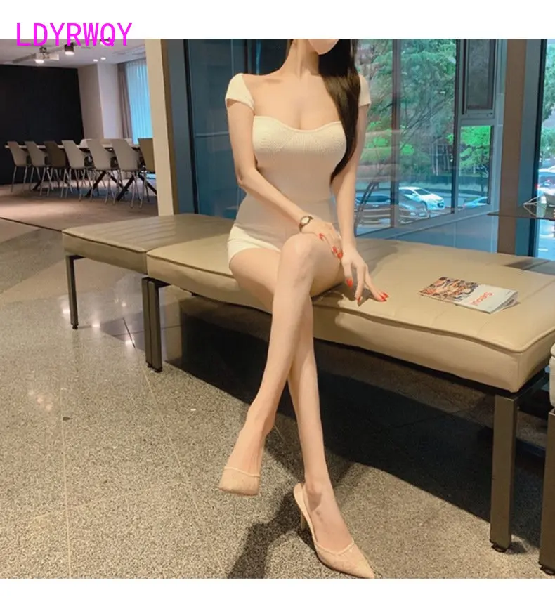 South Korea's new tight sexy low-cut show-chest woman short sleeve knitted T-shirt woman