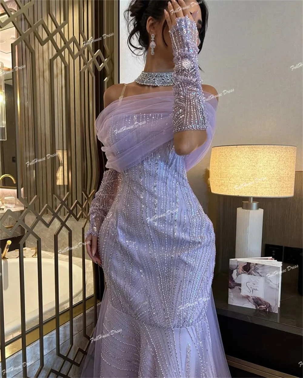 فستان سهرة فاخر مصنوع حسب الطلب بياقة قارب مطرز بالخرز بدون ظهر بطول الأرض مع فستان سعودي بأكمام 3/4