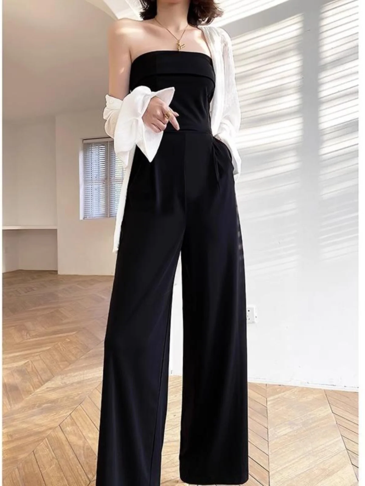 Letni, cienki kombinezon damski z wysokim stanem, wyszczuplający, zwiewny, z jednym ramiączkiem, z szerokimi nogawkami, elegancki, do pracy, z wysokim stanem, długość 7/8.