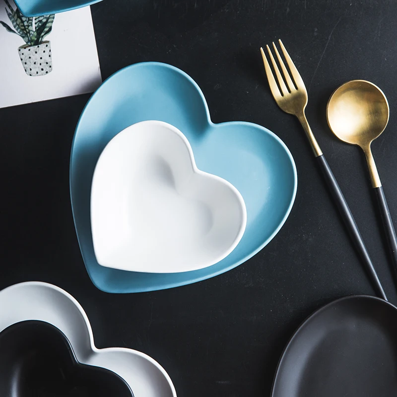 European Matte Love Heart Shaped Ceramic Plate Home Cutlery Cake Dishe Irregular Porcelain Plate Cooking Dishes Kitchen Utensils