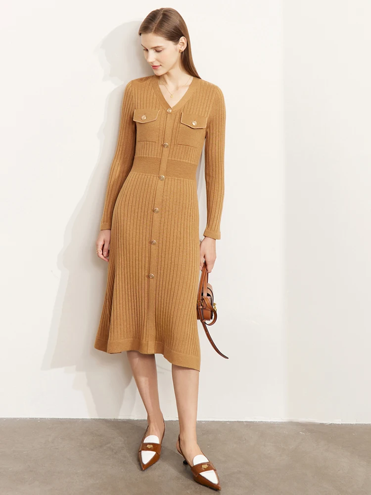 

AMII Minimalism A-line Knitted Dress 2022 Autumn New Female V-neck Slim Solid Elegant Fragrance Soft Fashion Midi Dress 12241232