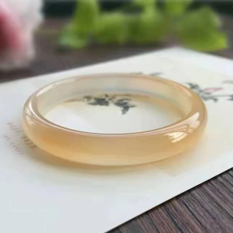 

New Natural High-ice Chalcedony Bracelet, Elegant and Fashionable Jade Bracelet