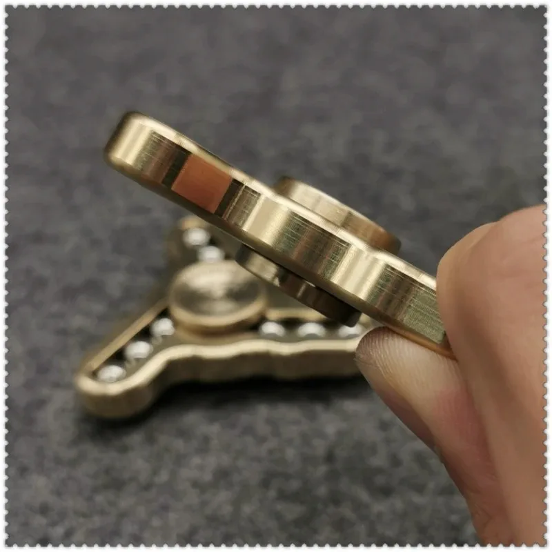 Fidget Spinner en alliage de titane Edc, artefact de décompression pour adultes, pour soulager les jouets inégalés, jeu de marée Portable créatif à trois feuilles