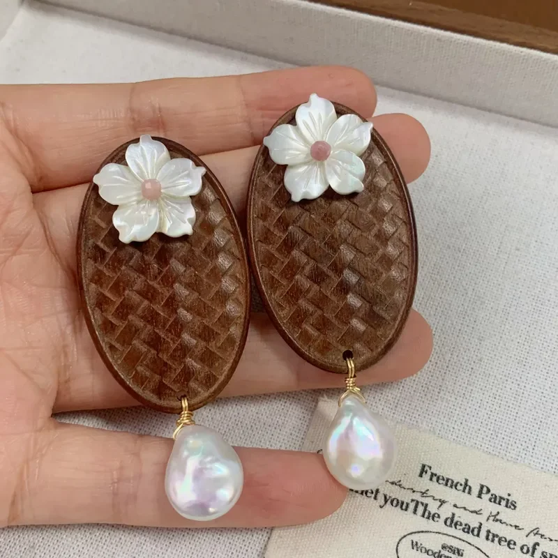 Natural white shell carved wood earrings, strong light special-shaped freshwater pearl long earrings, national style retro