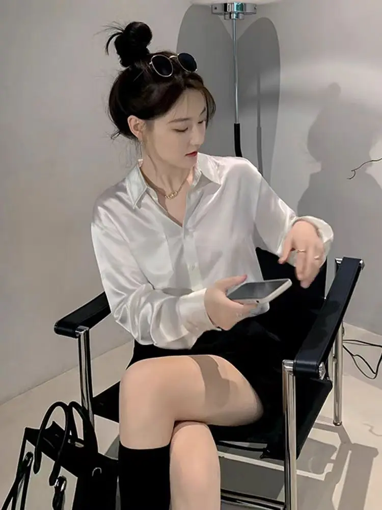 ربيع الأبيض الساتان النساء قمصان طويلة الأكمام زر بلون بلوزة عادية مكتب سيدة قميص أنيق الإناث بلايز الموضة