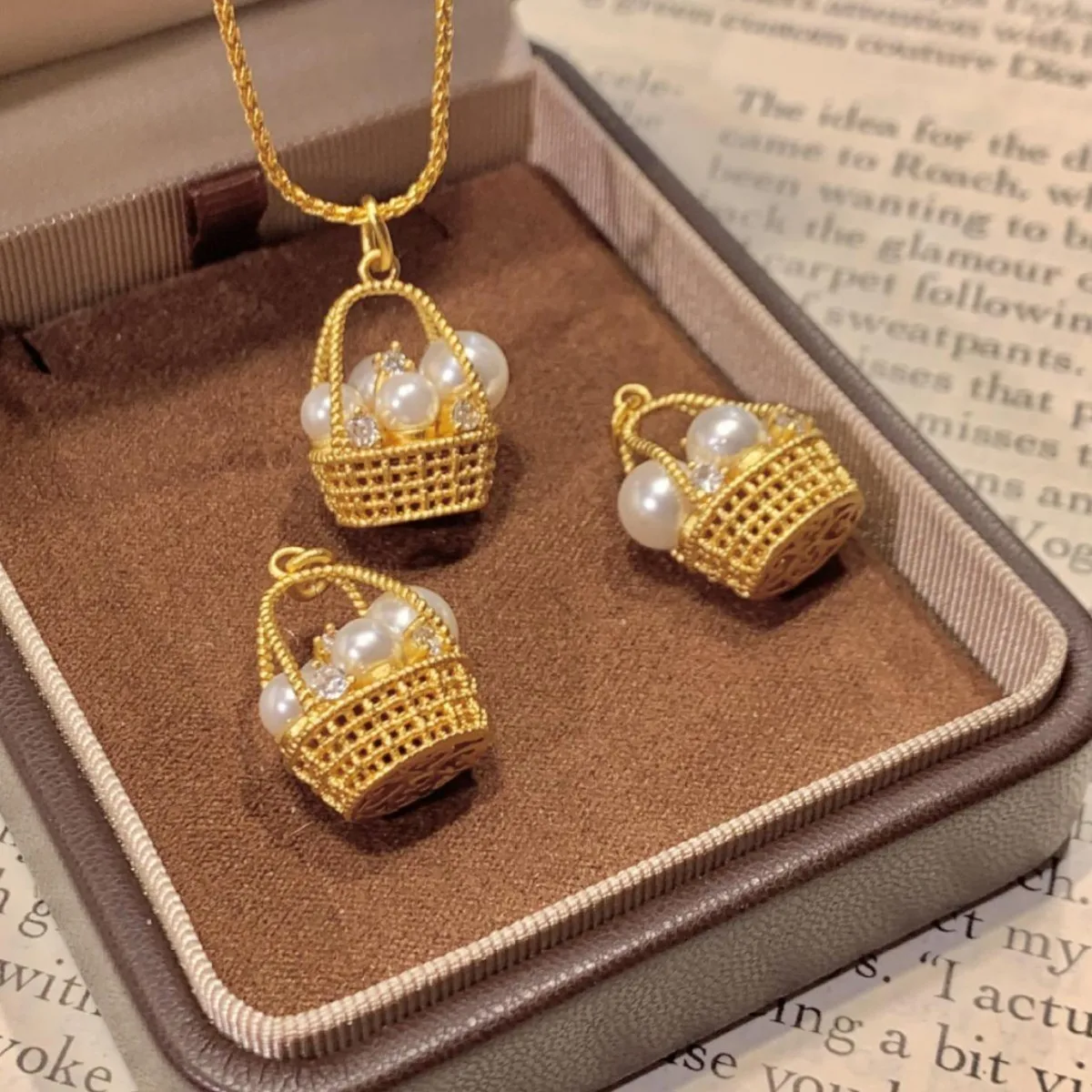 الإبداعية الماس مطعمة اللؤلؤ سلة للزهور قلادة رومانسية نمط الجوف خارج رائعة الراقية قلادة مجوهرات الزفاف هدية