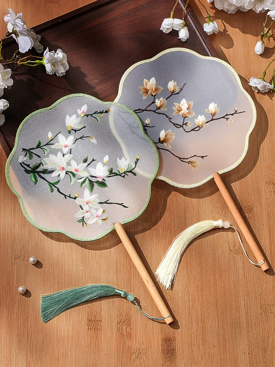 Embroidered group fan, ancient style, Su embroidery, Chinese style, cheongsam, children's round fan, summer dance fan special