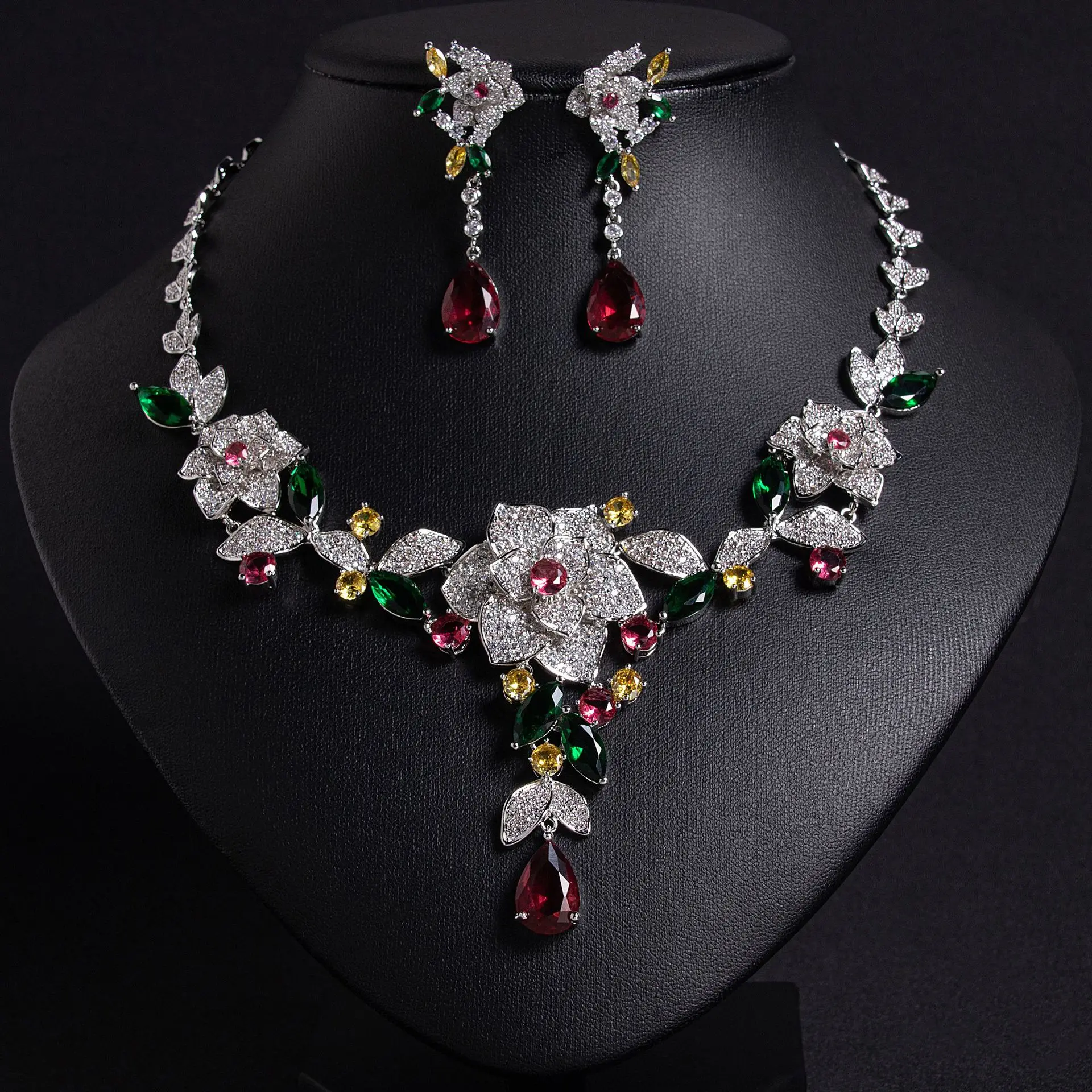 

Ювелирные изделия в стиле ретро, осенние и зимние цветы, циркон, ожерелье, серьги, комплект ювелирных изделий, модные, темпераментные, роскошные ювелирные изделия