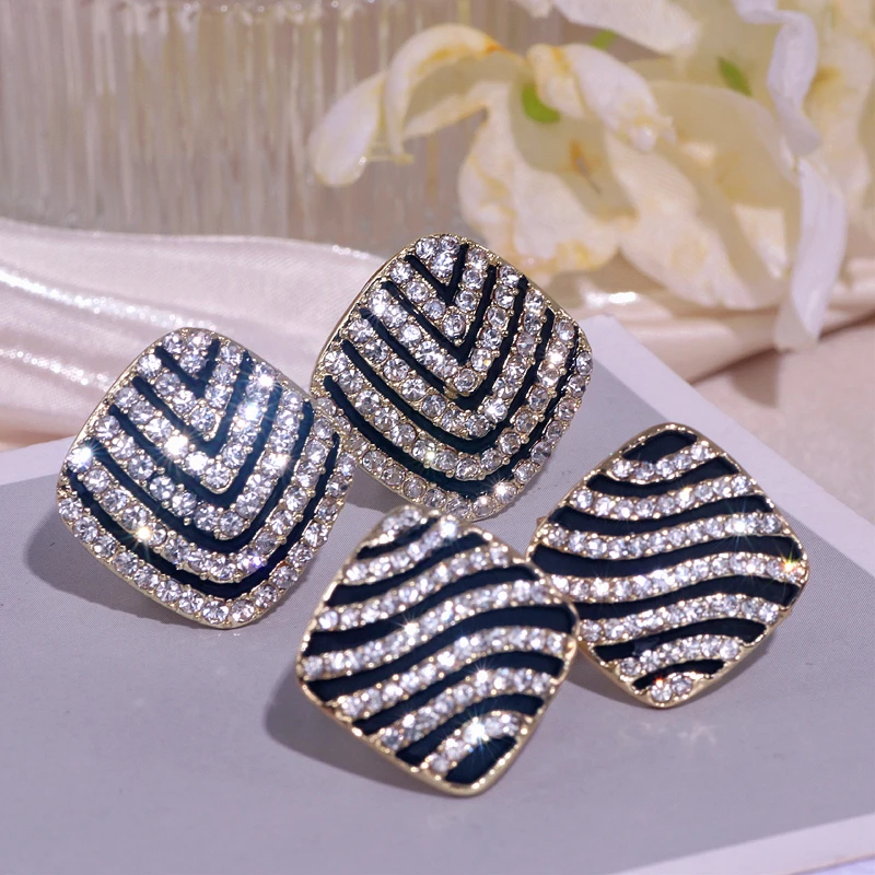 New Trendy Geometric Rhinestone Stud Earrings for Women Simple Square Luxury Crystal Earrings Wedding Party Jewelry Accessories