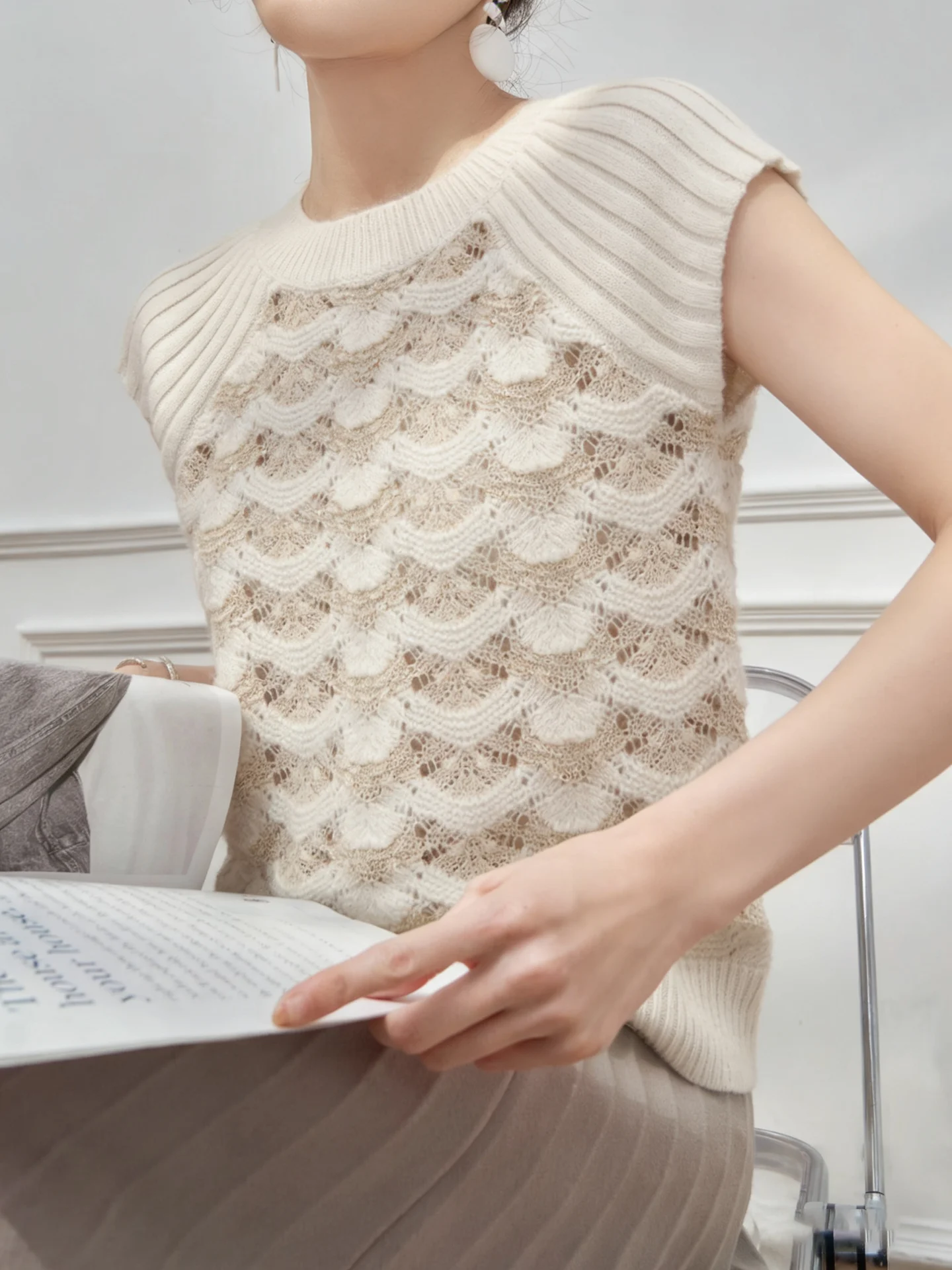 

Легкая вязаная футболка с коротким рукавом и ажурным узором, женская модная повседневная модель с волнистым принтом, топ с круглым вырезом для города