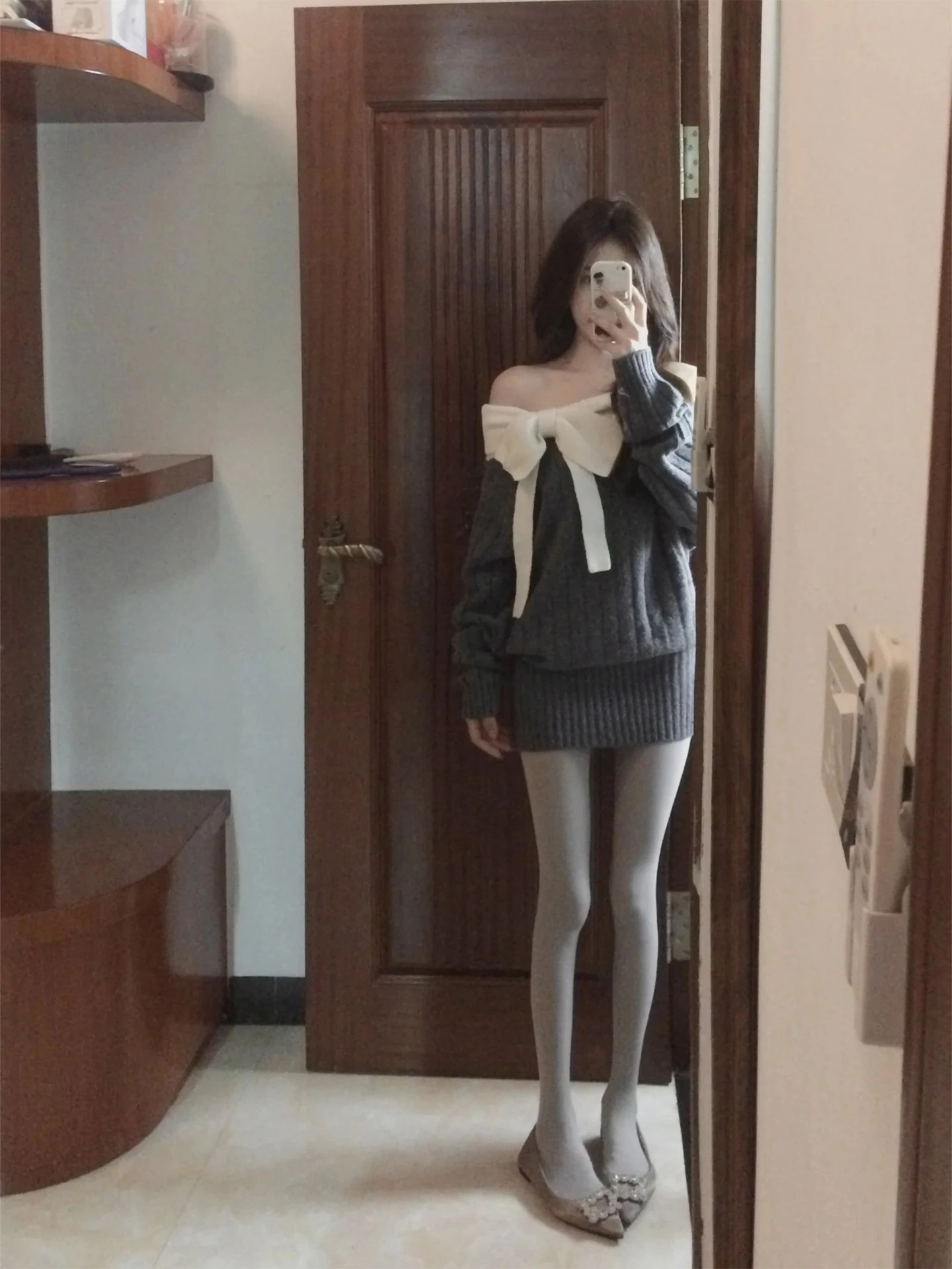 

Весенне-осенний корейский вязаный комплект с узлом на одно плечо и юбкой f, комплект из двух предметов Luxury Faion