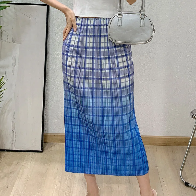 Luźna spódnica z elastyczną talią w dużych rozmiarach Miyake plisowana 2025 nowych moda Casual Temperament w paski z nadrukiem plisowana spódnica do połowy ciała