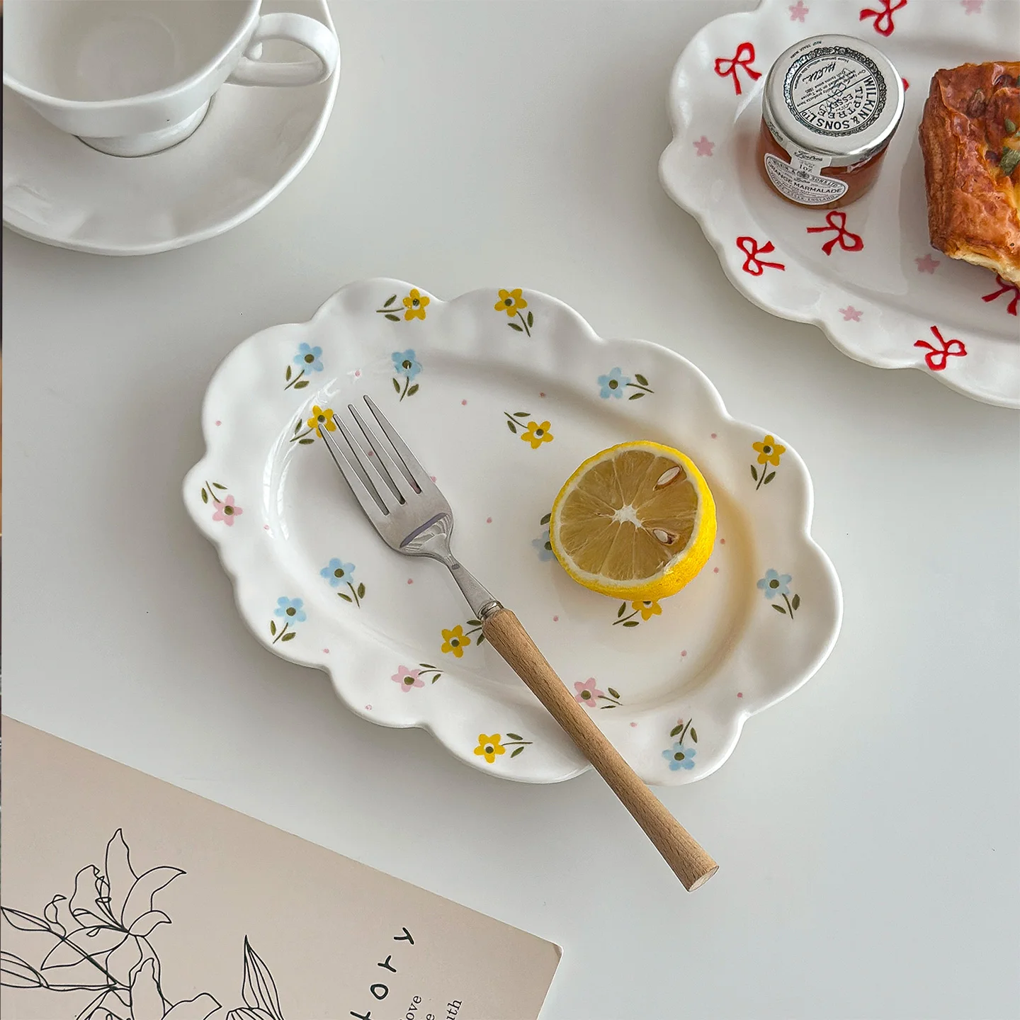 

Flower Printed Ceramic Dessert Plate Exquisite Afternoon Tea Dim Sum Fruit Plates with Fork High Quality Safety Microwave Oven