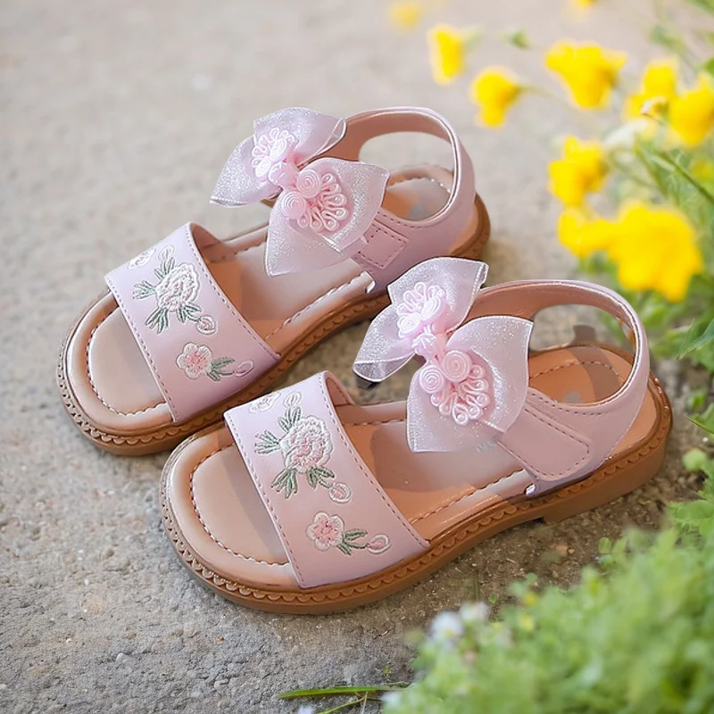 Girls Pink Sandals 2025 Summer New Kid's White Bow Princess Sandals Little Child Sweet Embroidered Beach Shoe Trend