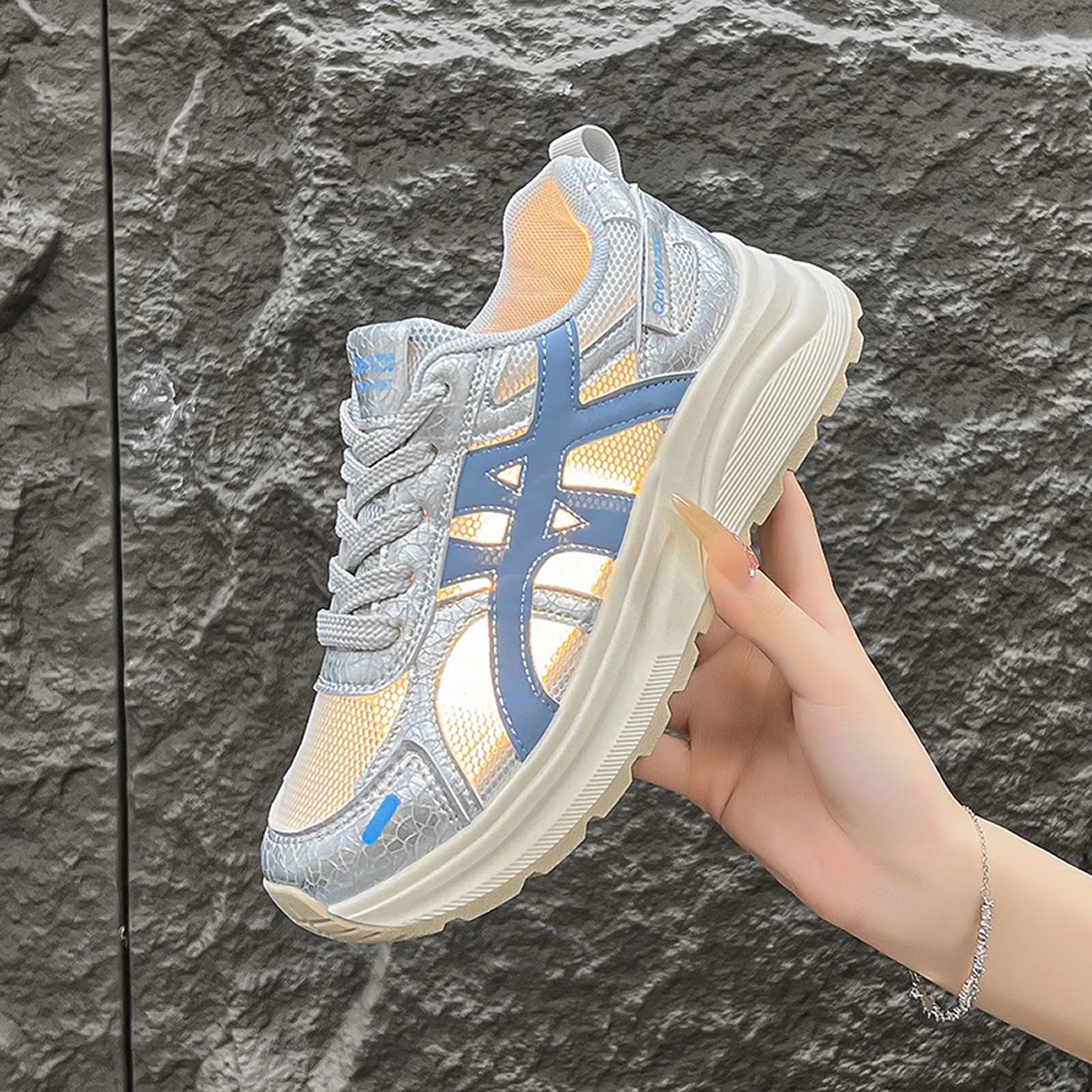 ربيع الخريف جلد ناعم شبكة أحذية رياضية نسائية عادية سميكة القاع المألوف خفيفة الوزن زيادة الارتفاع الأحذية